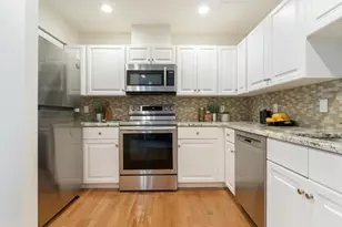4 Charlesgate E, Boston, MA 02215 - Photo 13