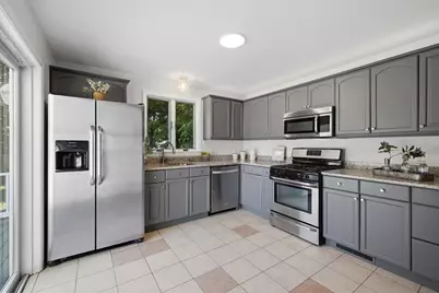 16 Elm St, Reading, MA 01867 - Photo 5