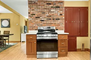 28 Grove St, Salem, MA 01970 - Photo 11