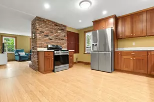 28 Grove St, Salem, MA 01970 - Photo 9