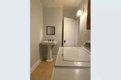 213 Locust St, Holyoke, MA 01040 - Photo 9