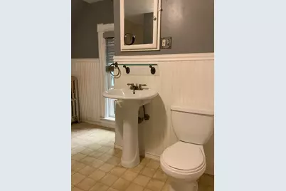 213 Locust St, Holyoke, MA 01040 - Photo 15