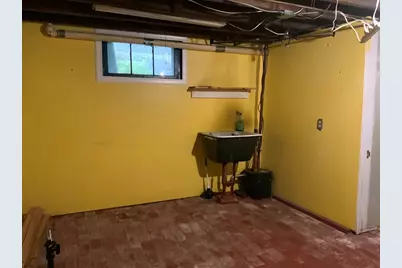 213 Locust St, Holyoke, MA 01040 - Photo 23