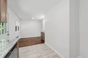 28 Hayes Ave, Lowell, MA 01854 - Photo 9