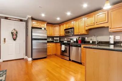 558 E Merrimack St #34, Lowell, MA 01852 - Photo 9