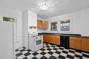 17 Windermere Rd, Boston, MA 02125 - Photo 9