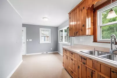 21 Lafayette St, Amesbury, MA 01913 - Photo 5