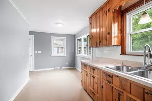 21 Lafayette St, Amesbury, MA 01913 - Photo 5