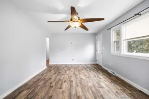 21 Lafayette St, Amesbury, MA 01913 - Photo 11