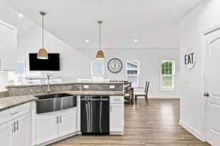 208 Crownshield Ave, Uxbridge, MA 01569 - Photo 15