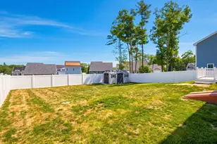 208 Crownshield Ave, Uxbridge, MA 01569 - Photo 7