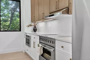 13 Clyde St, Somerville, MA 02145 - Photo 9
