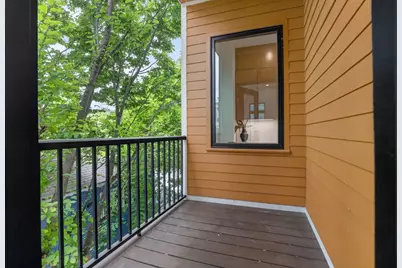 13 Clyde St #E, Somerville, MA 02145 - Photo 5