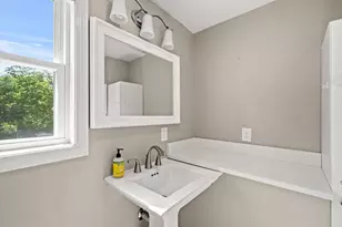 27 Meadowcroft St, Lowell, MA 01852 - Photo 21
