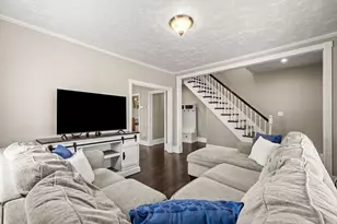 27 Meadowcroft St, Lowell, MA 01852 - Photo 7