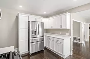 27 Meadowcroft St, Lowell, MA 01852 - Photo 17