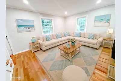 21 Bridge St, Beverly, MA 01915 - Photo 11