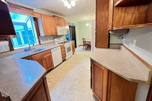 5 Kinney Ave, Burlington, MA 01803 - Photo 7
