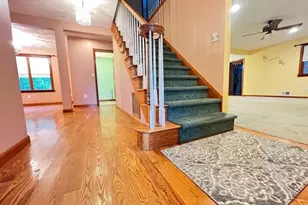 5 Kinney Ave, Burlington, MA 01803 - Photo 3