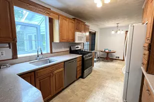 5 Kinney Ave, Burlington, MA 01803 - Photo 5