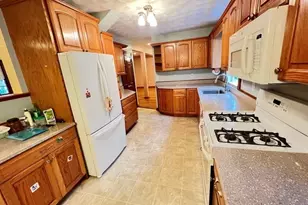 5 Kinney Ave, Burlington, MA 01803 - Photo 9