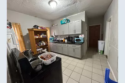 7 Bluff St, Worcester, MA 01610 - Photo 5