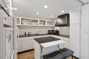 4 Coffin Ct, Newburyport, MA 01950 - Photo 9