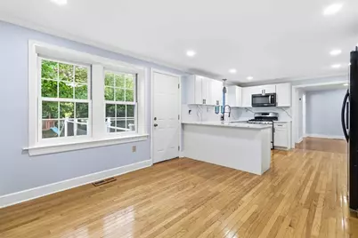 15 Malloy St, Medway, MA 02053 - Photo 9