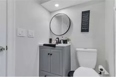 215 Kenyon Ave, Pawtucket, RI 02861 - Photo 15