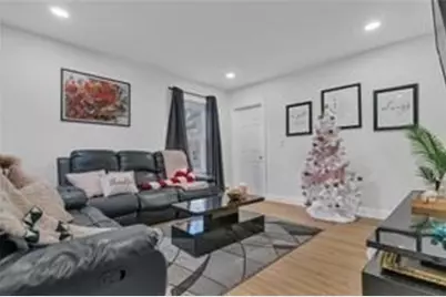 215 Kenyon Ave, Pawtucket, RI 02861 - Photo 5