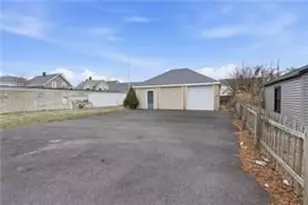 215 Kenyon Ave, Pawtucket, RI 02861 - Photo 3