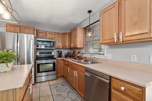 44 Fallston St, Springfield, MA 01119 - Photo 7