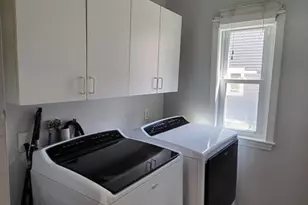 10 Rockdale Ave, Lowell, MA 01854 - Photo 9