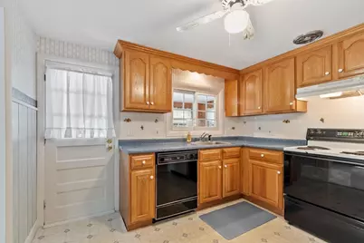 18 Quebec Ct, Lynn, MA 01905 - Photo 11