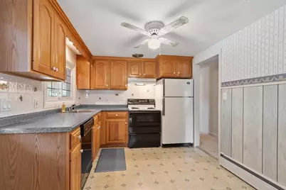 18 Quebec Ct, Lynn, MA 01905 - Photo 9