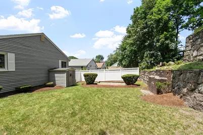 18 Quebec Ct, Lynn, MA 01905 - Photo 5
