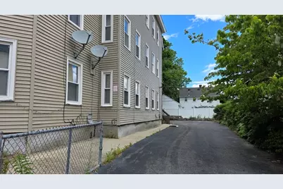 7 Preston St, Worcester, MA 01610 - Photo 3