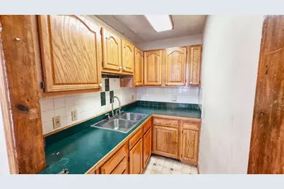 7 Preston St, Worcester, MA 01610 - Photo 5