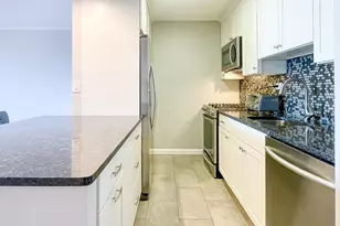 9 Hawthorne Pl, Boston, MA 02114 - Photo 3