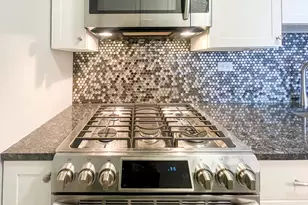 9 Hawthorne Pl, Boston, MA 02114 - Photo 5