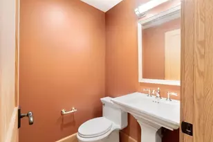 33 Sleeper St, Boston, MA 02210 - Photo 27