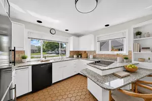 13 Northfield Ln, Dartmouth, MA 02747 - Photo 3