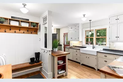 173 Center St, Bridgewater, MA 02324 - Photo 9