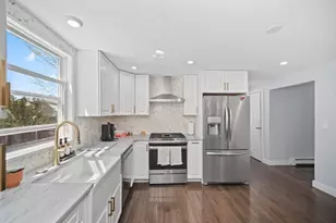 59 Wyvern St, Boston, MA 02131 - Photo 11