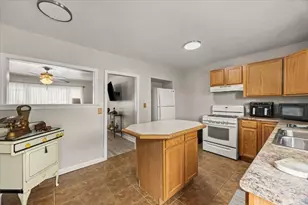 72 Tower St, Fall River, MA 02724 - Photo 11
