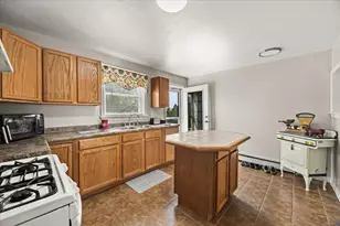 72 Tower St, Fall River, MA 02724 - Photo 13