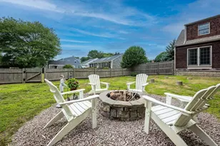 33 Dartmouth St, Fairhaven, MA 02719 - Photo 9