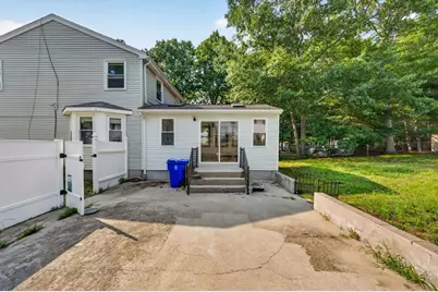 17 Pine Knoll Ln #B, Taunton, MA 02780 - Photo 7