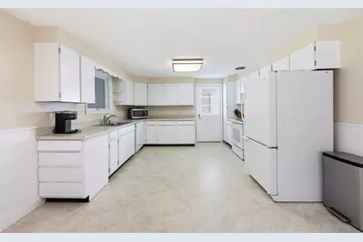 134 Bridle Path Cir, Ludlow, MA 01056 - Photo 7