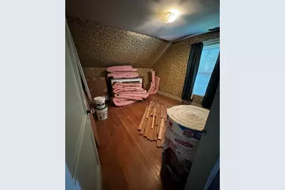 21 Dryden St, Worcester, MA 01605 - Photo 9